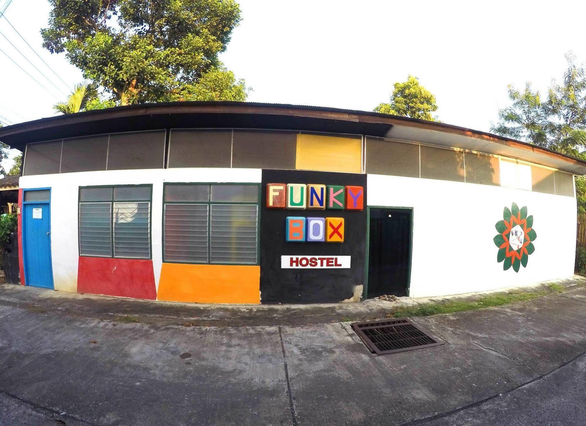 Funky Box Hostel Chiang Khong Exterior foto